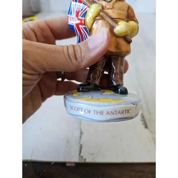 Royal Doulton Scott Antarctica bunnykins explorer DB 418 RARE bunny statue figur